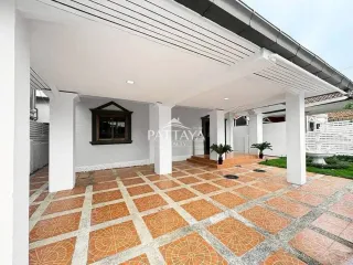 For sale 3 bedrooms villa in East Pattaya, Pattaya