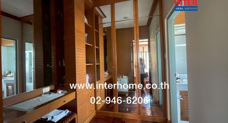For sale 5 bedrooms house in Khlong Sam Wa, Bangkok
