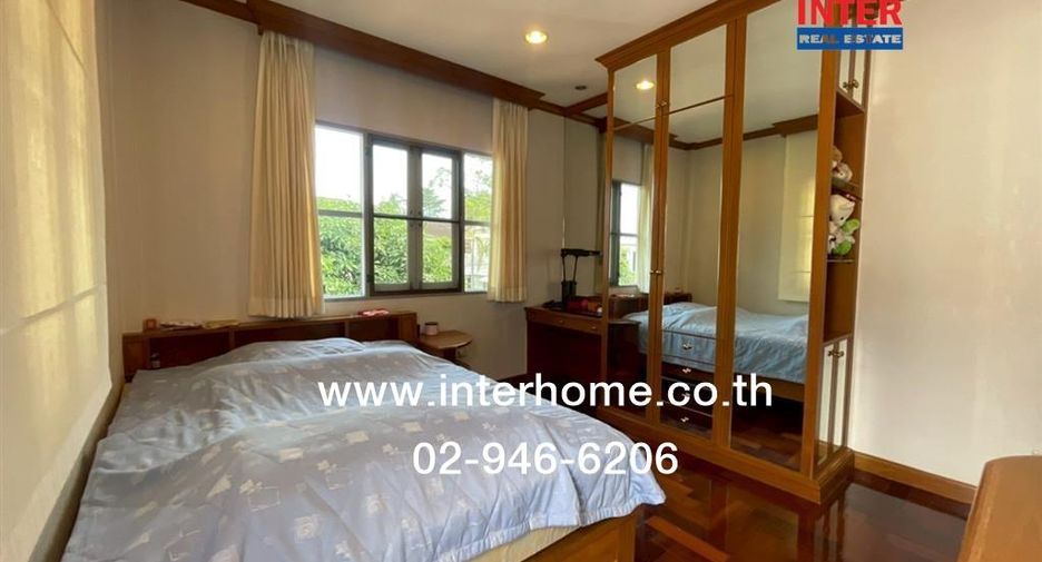 For sale 5 bedrooms house in Khlong Sam Wa, Bangkok