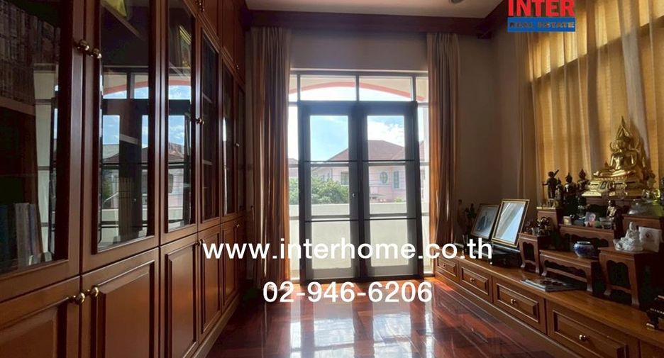 For sale 5 bedrooms house in Khlong Sam Wa, Bangkok