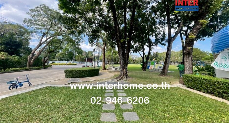 For sale 5 bedrooms house in Khlong Sam Wa, Bangkok