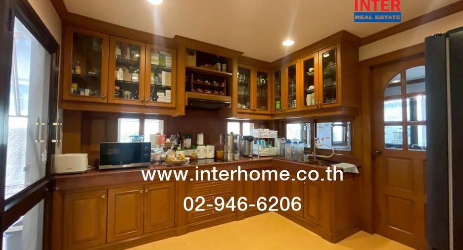 For sale 5 bedrooms house in Khlong Sam Wa, Bangkok
