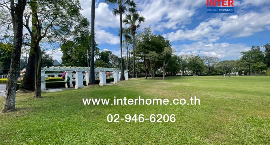 For sale 5 bedrooms house in Khlong Sam Wa, Bangkok