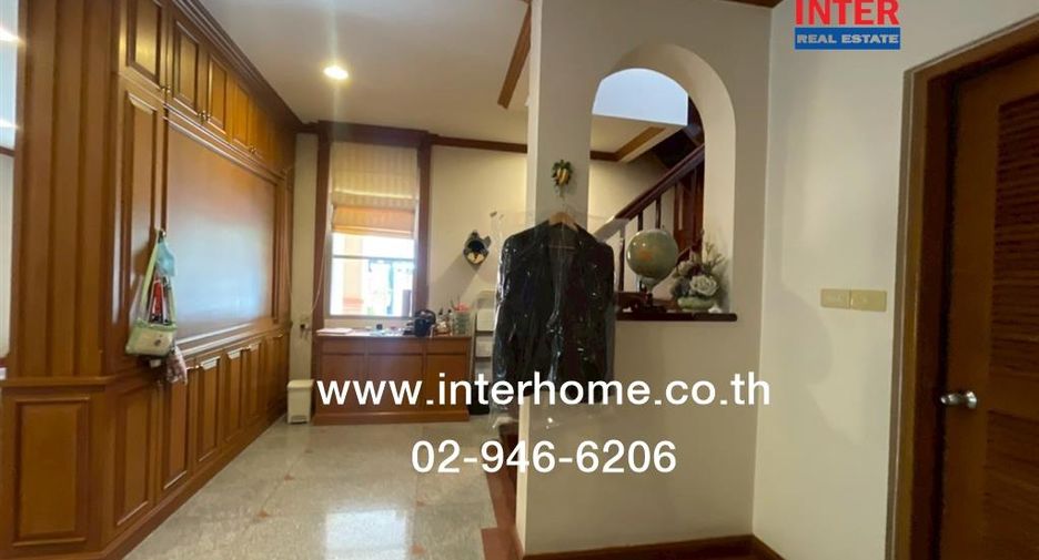 For sale 5 bedrooms house in Khlong Sam Wa, Bangkok