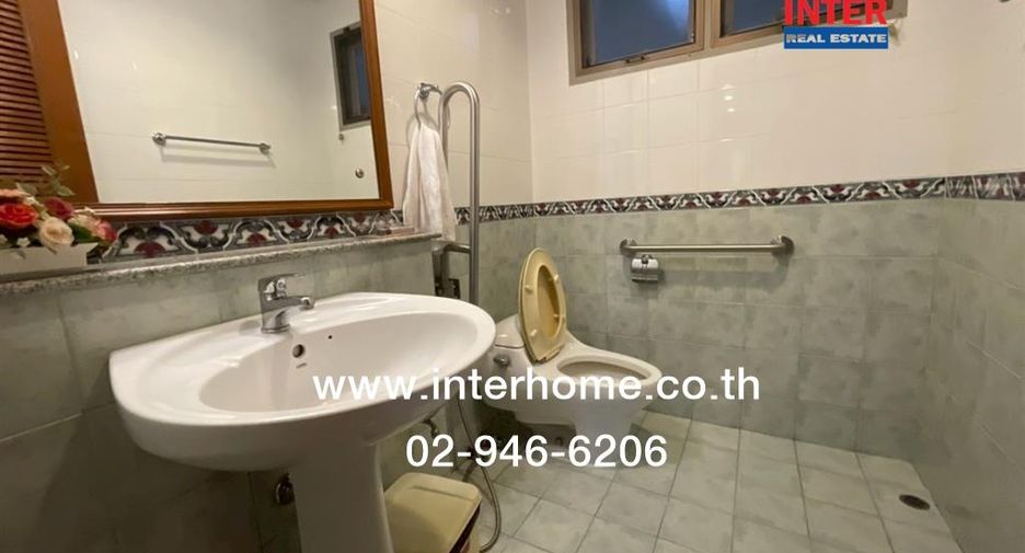 For sale 5 bedrooms house in Khlong Sam Wa, Bangkok