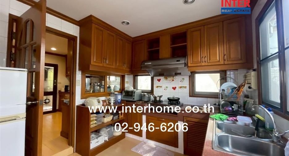For sale 5 bedrooms house in Khlong Sam Wa, Bangkok