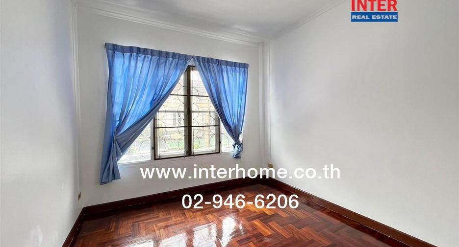 For sale 3 bedrooms townhouse in Khlong Sam Wa, Bangkok