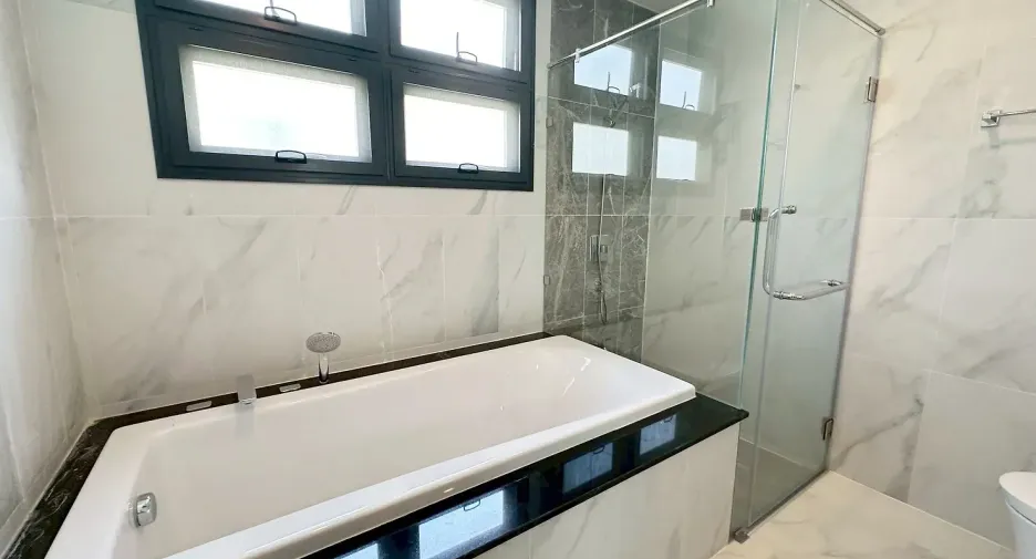 Haus zur Miete und zum Kauf mit 4 Zimmer in Bang Lamung, Chonburi