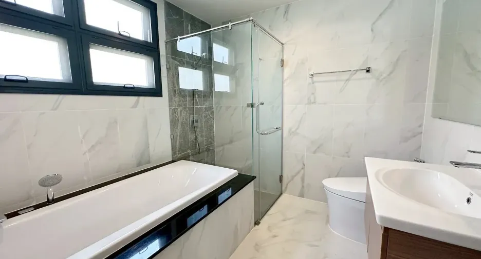 Haus zur Miete und zum Kauf mit 4 Zimmer in Bang Lamung, Chonburi