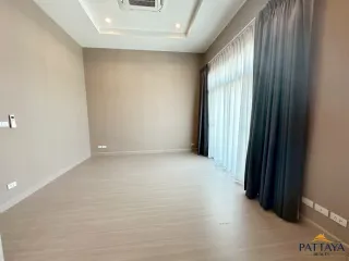 À louer et à vendre 4 chambres maison à Bang Lamung, Chonburi