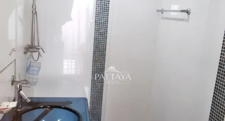 For sale 2 ベッドルーム condo in Bang Lamung, Chonburi