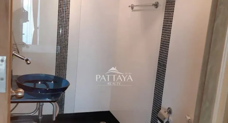 For sale 2 ベッドルーム condo in Bang Lamung, Chonburi