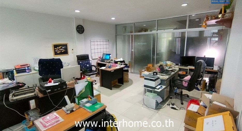 Oficina en venta de 5 habitaciones en Lat Krabang, Bangkok