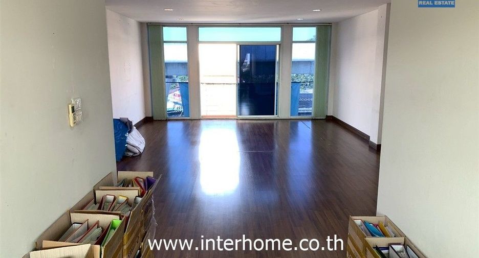 Oficina en venta de 5 habitaciones en Lat Krabang, Bangkok