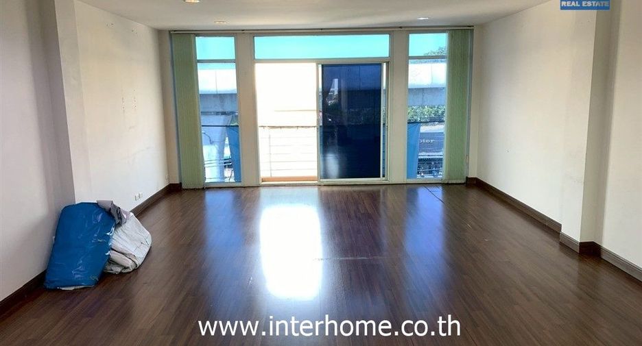 Oficina en venta de 5 habitaciones en Lat Krabang, Bangkok