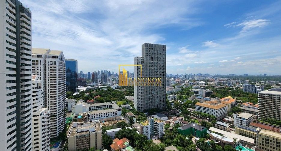 À louer 3 chambres appartement avec services à Sathon, Bangkok