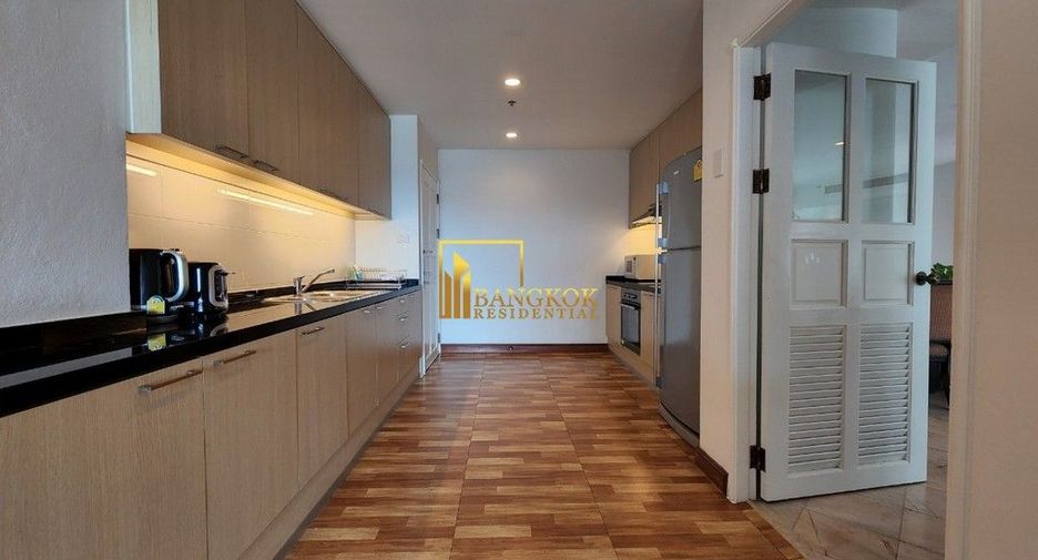 À louer 3 chambres appartement avec services à Sathon, Bangkok