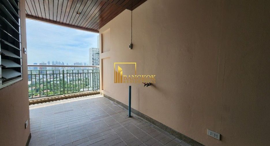 À louer 3 chambres appartement avec services à Sathon, Bangkok