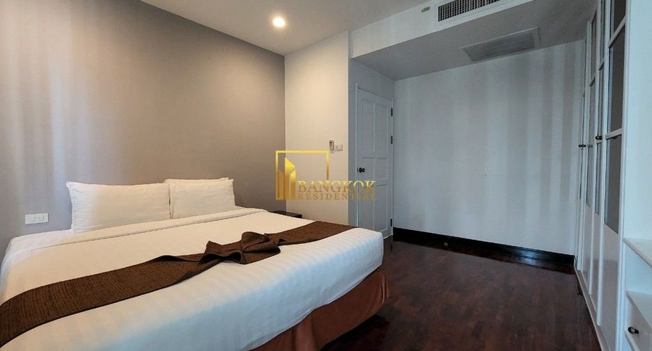 À louer 3 chambres appartement avec services à Sathon, Bangkok