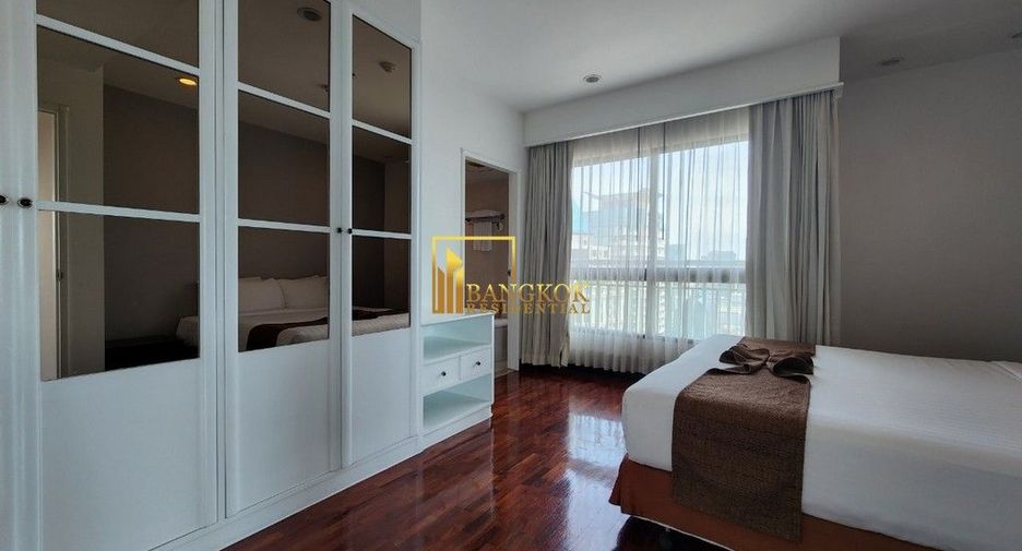 À louer 3 chambres appartement avec services à Sathon, Bangkok
