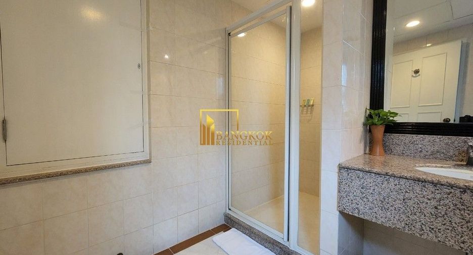 À louer 3 chambres appartement avec services à Sathon, Bangkok