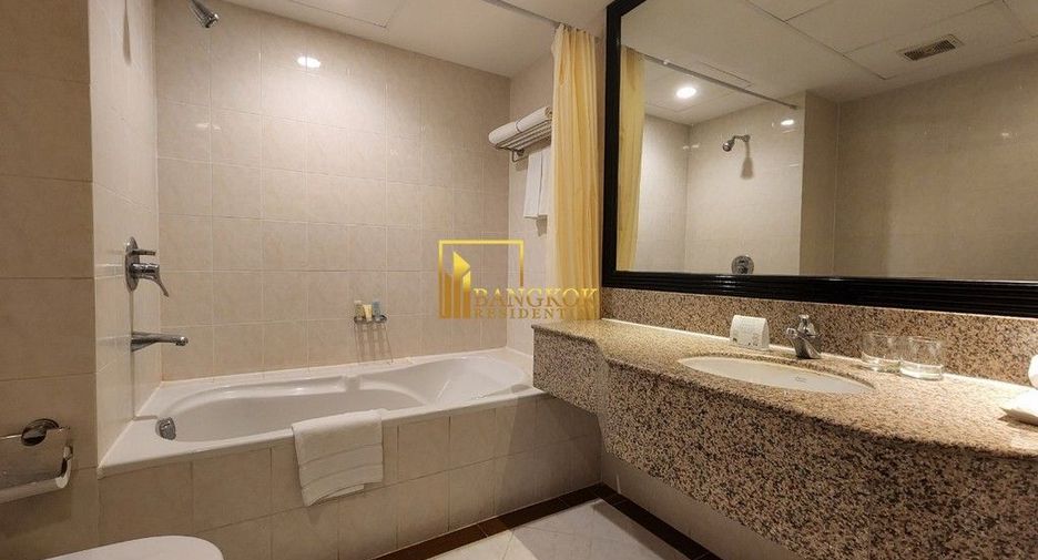 À louer 3 chambres appartement avec services à Sathon, Bangkok