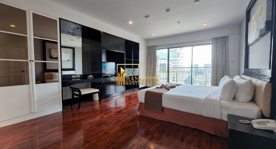 À louer 3 chambres appartement avec services à Sathon, Bangkok