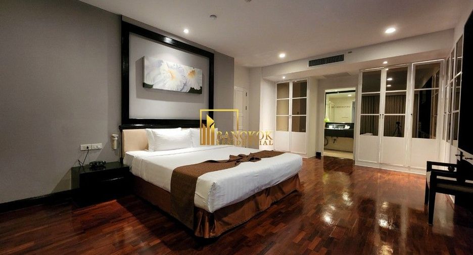 À louer 3 chambres appartement avec services à Sathon, Bangkok