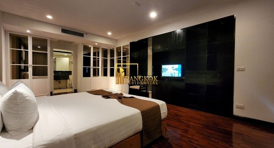 À louer 3 chambres appartement avec services à Sathon, Bangkok