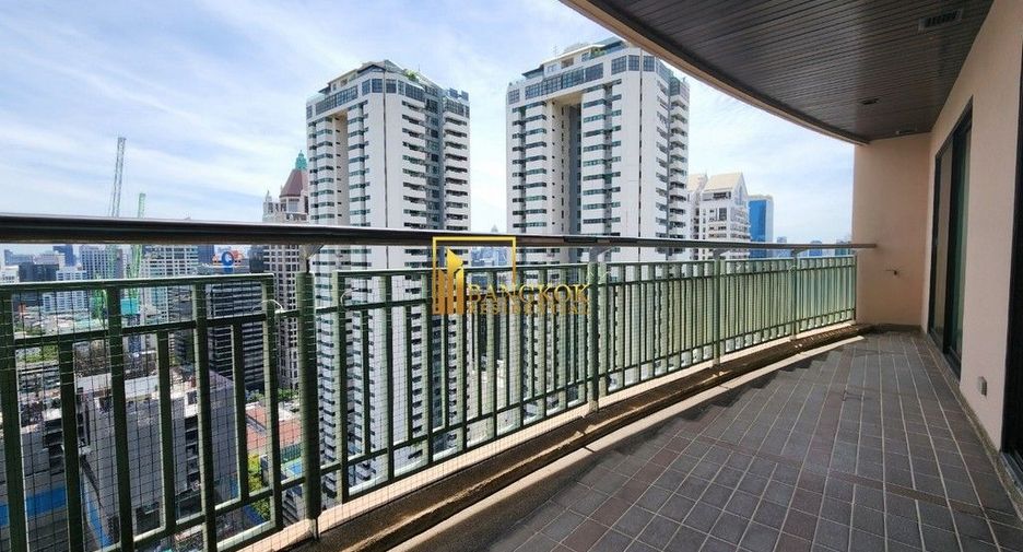 À louer 3 chambres appartement avec services à Sathon, Bangkok