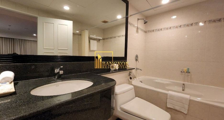 À louer 3 chambres appartement avec services à Sathon, Bangkok