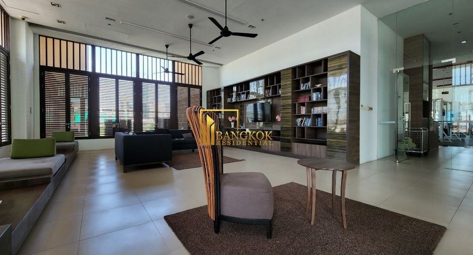 À louer 3 chambres appartement avec services à Sathon, Bangkok
