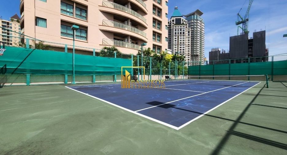 À louer 3 chambres appartement avec services à Sathon, Bangkok