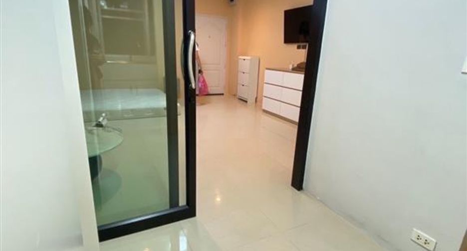For sale 1 bed condo in Wang Thonglang, Bangkok