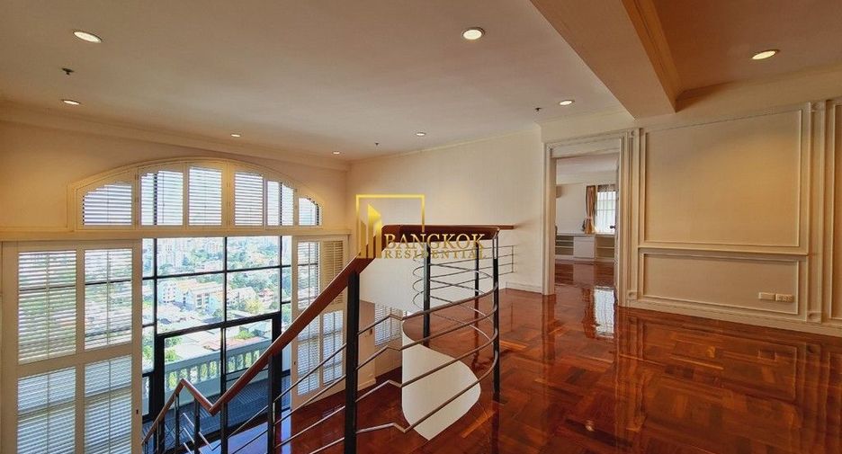 For rent 4 bedrooms serviced apartment in Watthana, Bangkok