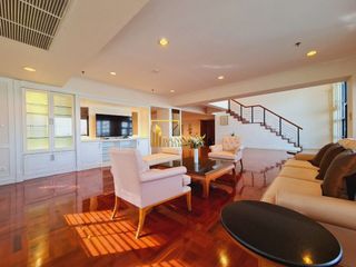 For rent 4 bedrooms serviced apartment in Watthana, Bangkok