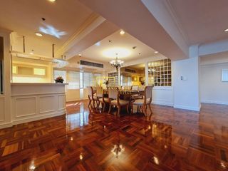 For rent 4 bedrooms serviced apartment in Watthana, Bangkok
