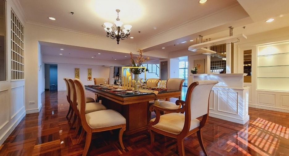 For rent 4 bedrooms serviced apartment in Watthana, Bangkok