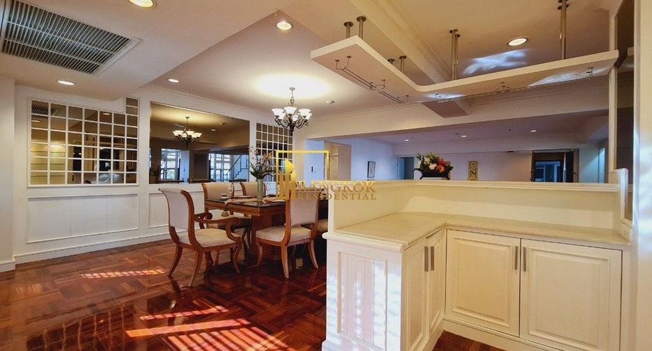 For rent 4 bedrooms serviced apartment in Watthana, Bangkok