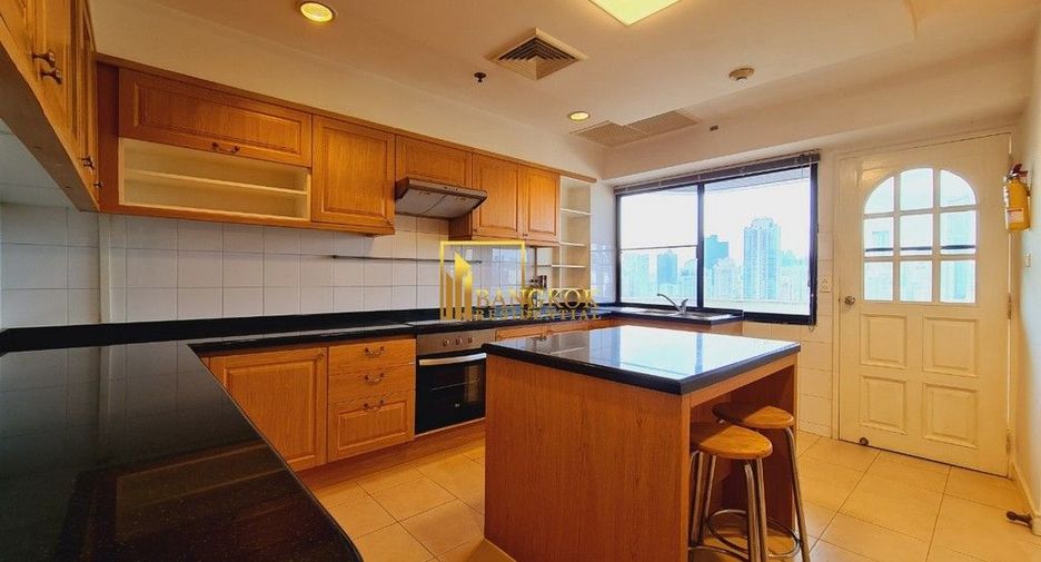 For rent 4 bedrooms serviced apartment in Watthana, Bangkok
