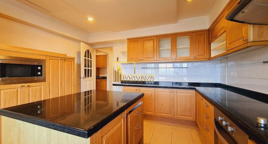For rent 4 bedrooms serviced apartment in Watthana, Bangkok