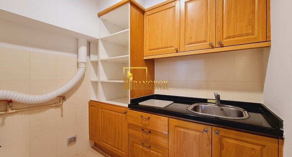 For rent 4 bedrooms serviced apartment in Watthana, Bangkok