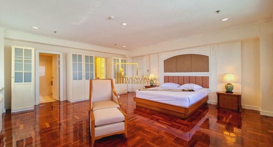 For rent 4 bedrooms serviced apartment in Watthana, Bangkok