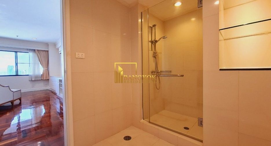 For rent 4 bedrooms serviced apartment in Watthana, Bangkok