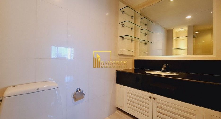 For rent 4 bedrooms serviced apartment in Watthana, Bangkok