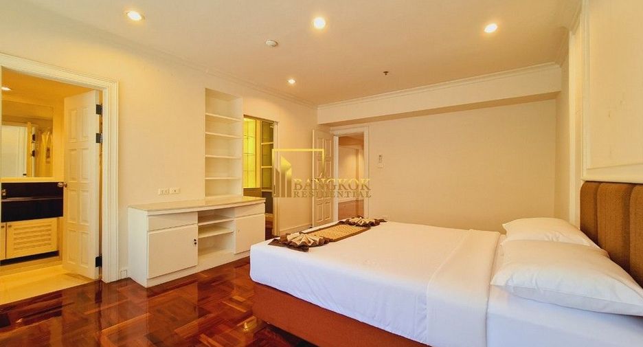 For rent 4 bedrooms serviced apartment in Watthana, Bangkok
