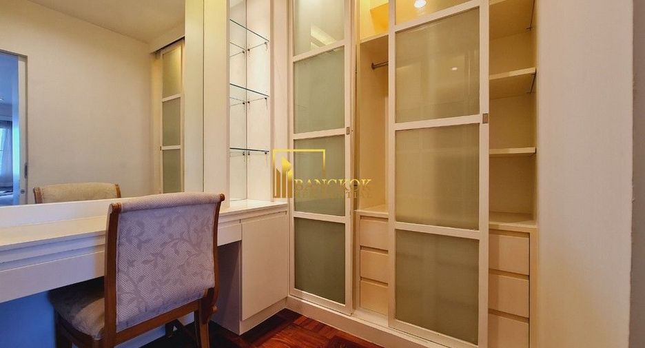 For rent 4 bedrooms serviced apartment in Watthana, Bangkok