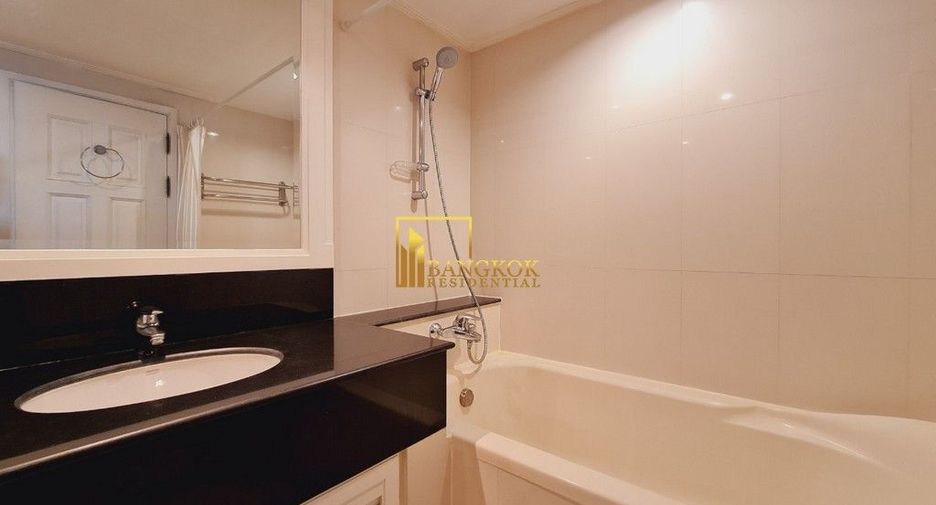 For rent 4 bedrooms serviced apartment in Watthana, Bangkok