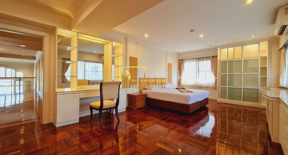 For rent 4 bedrooms serviced apartment in Watthana, Bangkok