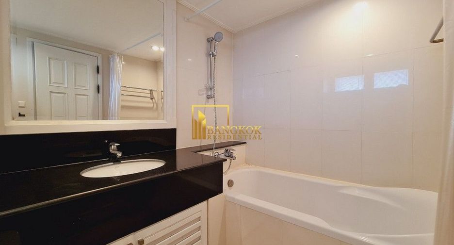 For rent 4 bedrooms serviced apartment in Watthana, Bangkok